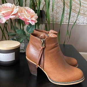 Tan Ankle Boot with Tassle